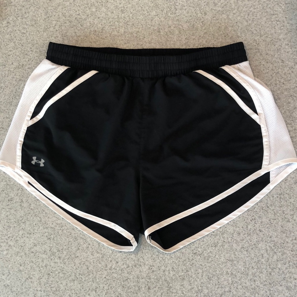 Under Armour Active Shorts Sz Small ✨